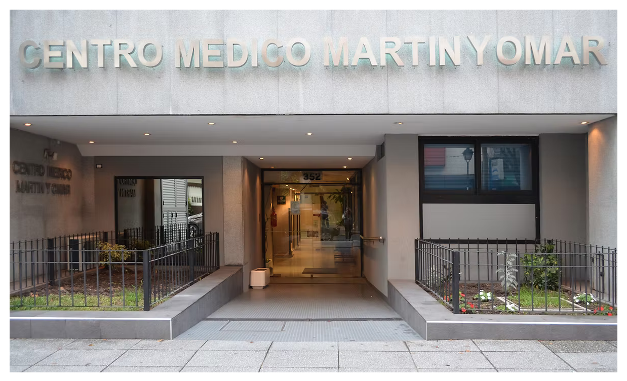 Entrada del Centro Médico Martín y Omar